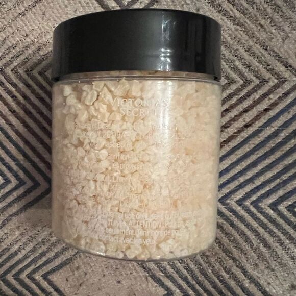 Victoria’s Secret Tease Crème Cloud - Picture 2 of 2